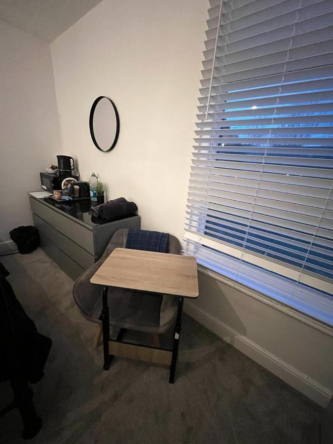 King Size Bed In A Double Bedroom Ilkeston Exterior photo